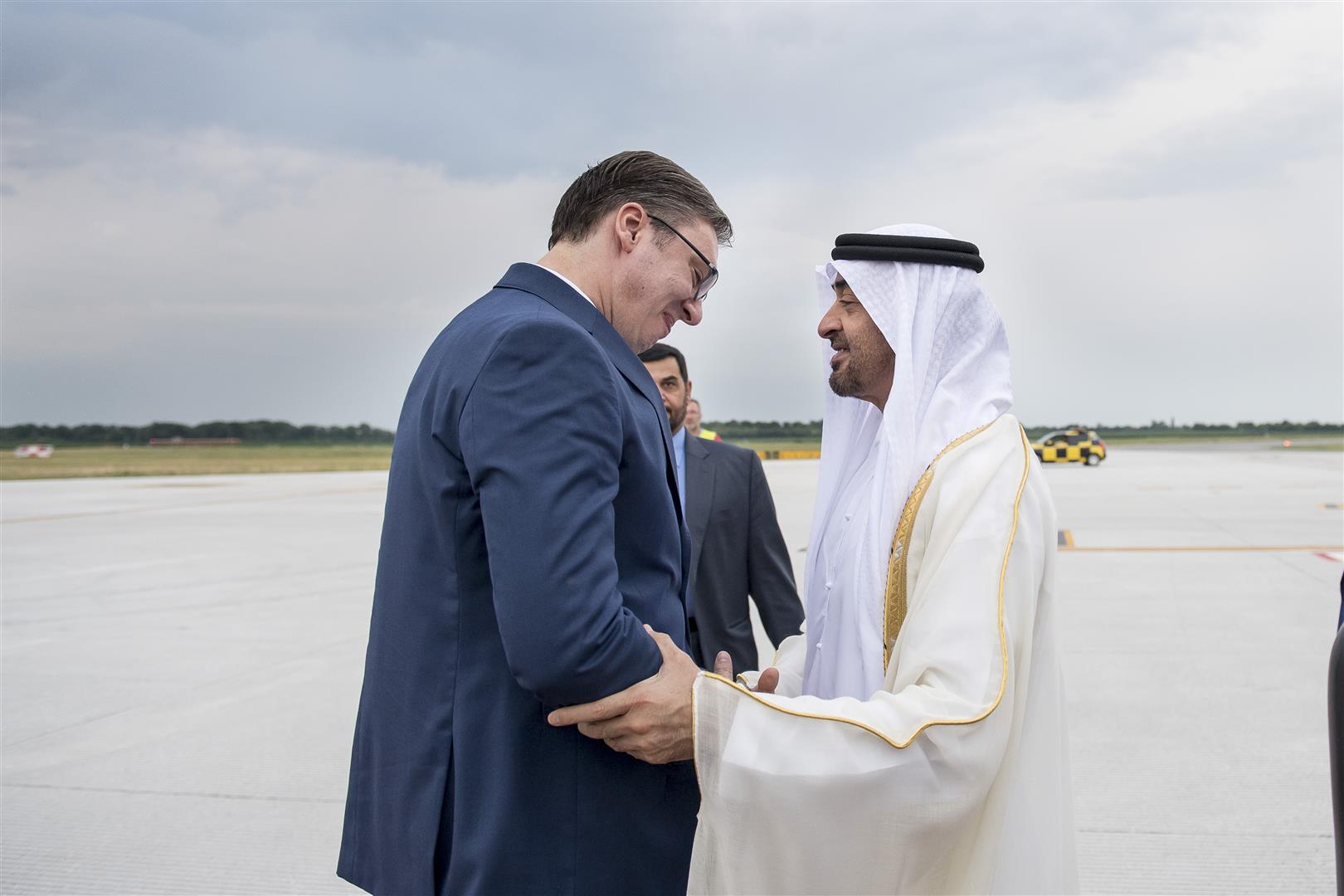 الإمارات .. زيارة مفاجئة محمد بن زايد في صربيا.. ! ماذا يفعل ؟
