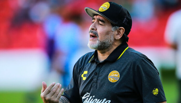 الأسطورة الأرجنتينية الراحل دييغو أماندو مارادونا