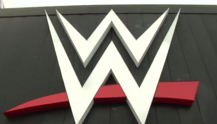 مصارع شهير يعلن تحوله جنسيا