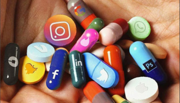 إدمان مواقع التواصل الاجتماعي