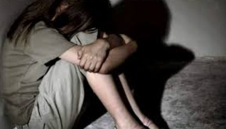 فتاة تتعرض لاغتصاب جماعي في مصر