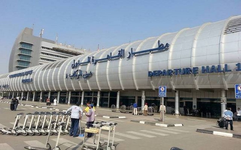 مطار القاهرة الدولي يمنع أسرة سعودية من الدخول