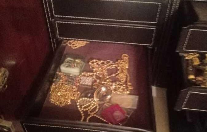 مقتنيات شقة الزمالك - مغارة علي بابا