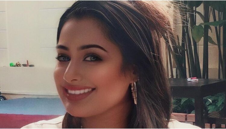 والد زوج فنانة كويتية يتسول من الجمهور 