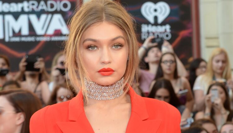 ديانة جيجي حديد