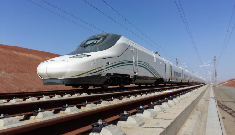 شروط انتساب طلاب الثانوية في برامج سكك الحديد السعودية