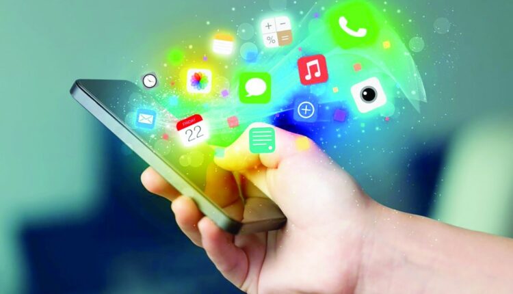 أبرز 8 تطبيقات يمكنك الاستفادة منها على هاتفك خلال الطريق