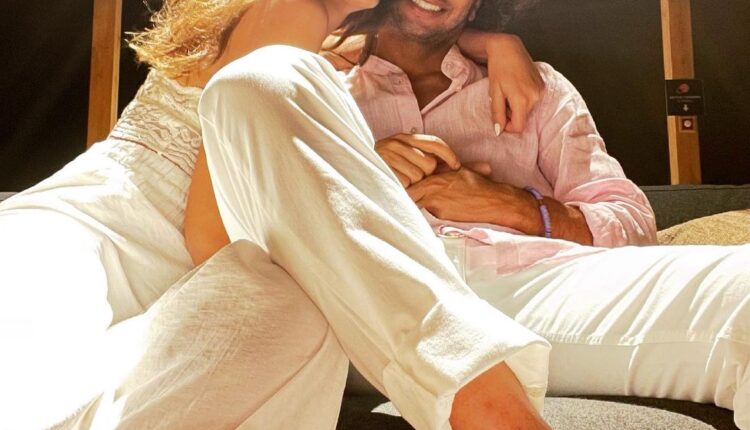 عمرو وردة وخطيبته