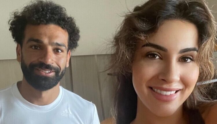 "أفضل لاعب كرة قدم في العالم" ملكة جمال الهند رفقة محمد صلاح 