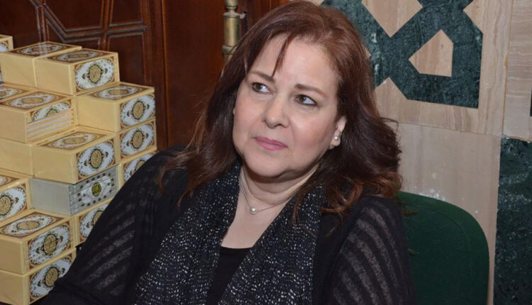 دلال عبدالعزيز