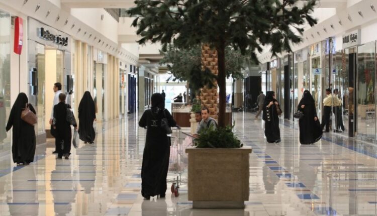 السعودية تجنب مهن جديدة بقصر العمل فيها على السعوديين