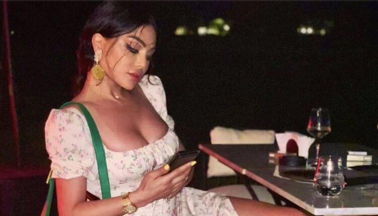 هيفاء وهبي تتصدر مواقع التواصل بهذه الوضعية