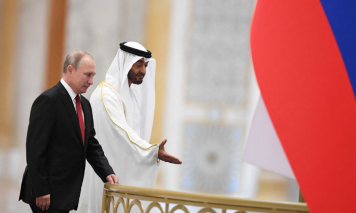 الإمارات مع روسيا