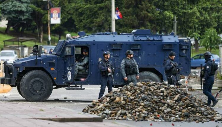 اشتباكات كوسوفو تستنفر الجيش الصربي والناتو يعلن عن اصابات في جنوده