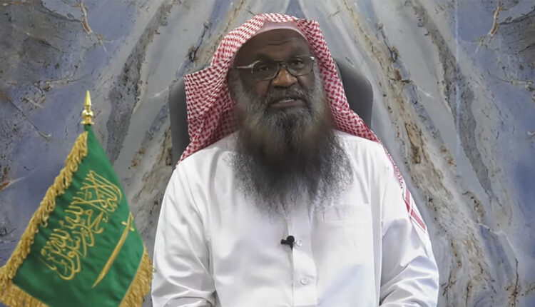 عادل الكلباني "إمام الحرم المكي السابق"في إعلان ترويجي جديد "للعود" يعرضه لانتقادات واسعة