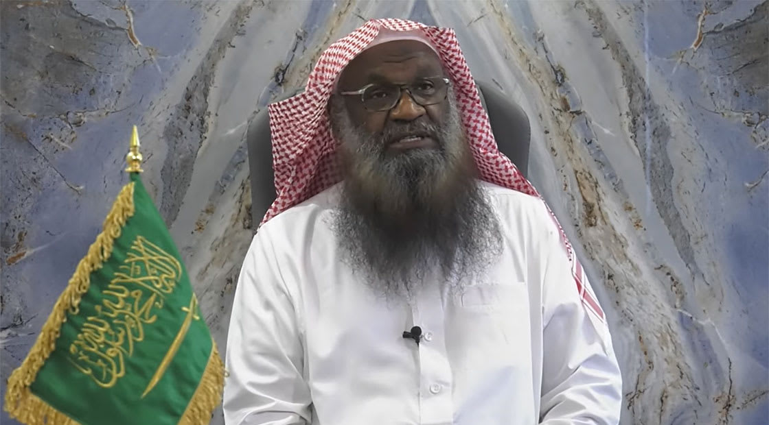 عادل الكلباني "إمام الحرم المكي السابق"في إعلان ترويجي جديد "للعود" يعرضه لانتقادات واسعة