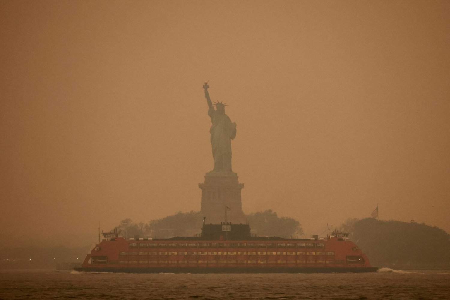 حرائق الغابات في كندا تخنق أكبر مدن العالم "نيويورك".
