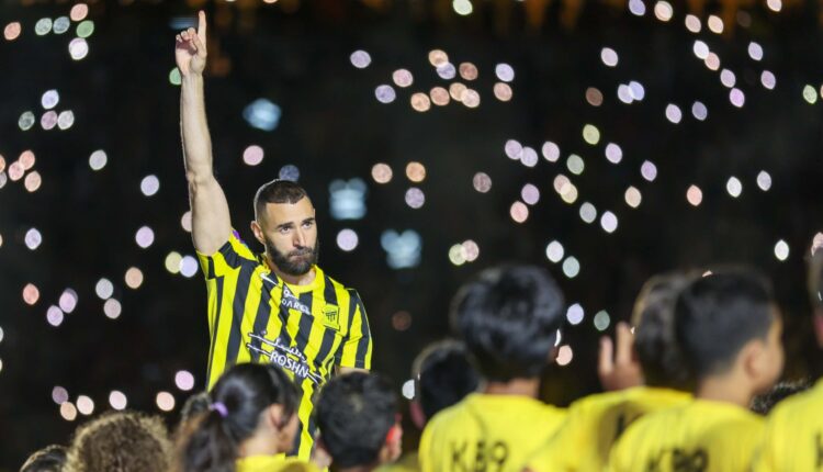 استقبال كبير لِلاعب الاتحاد الجديد كريم بنزيما في جدة