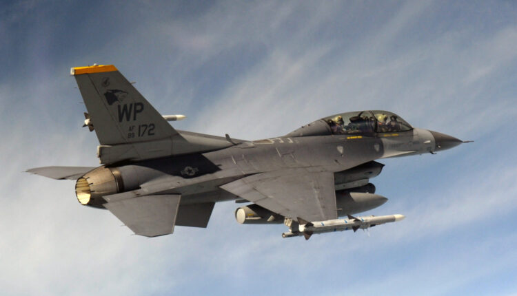 الولايات المتحدة الأمريكية سترسل طائرات "إف-16" إلى منطقة الخليج كرادع لإيران