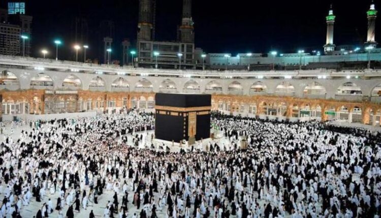 السعودية تبدأ بإصدار التأشيرات الإلكترونية للعمرة