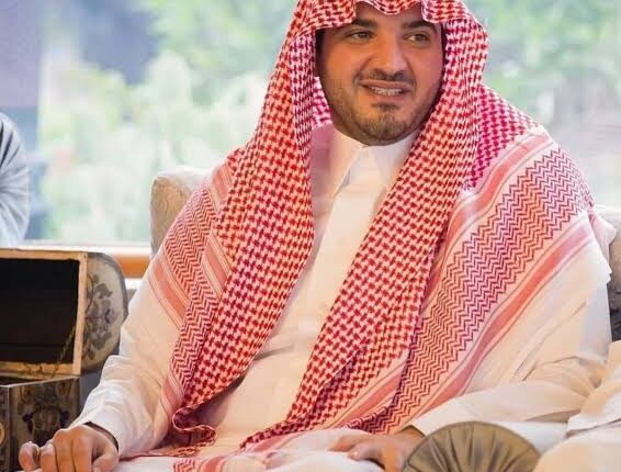 مصافحة وزير الداخلية السعودي للرئيس الإماراتي تثير تفاعل كبير