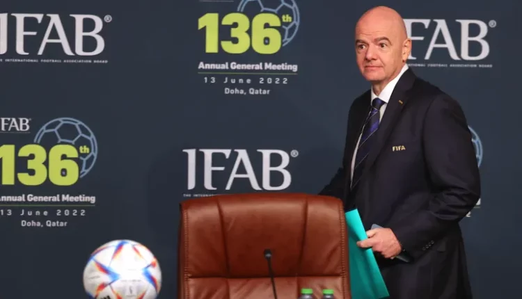 الاتحاد الدولي يجري تعديلات جديدة في قوانين كرة القدم