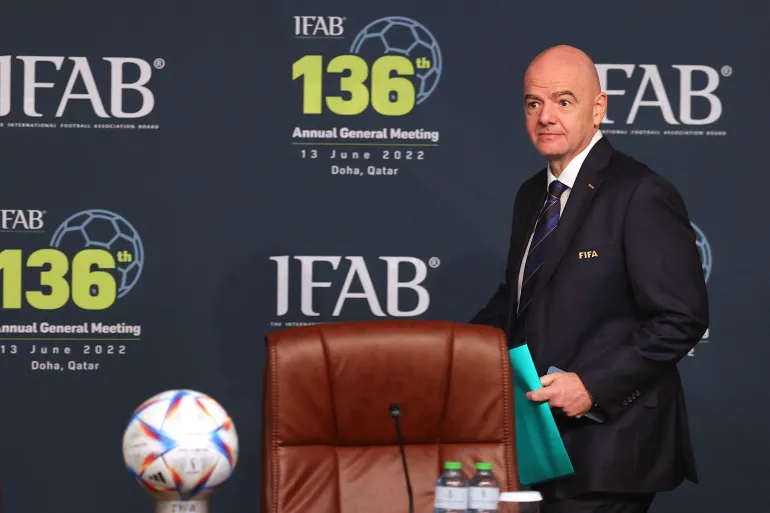 الاتحاد الدولي يجري تعديلات جديدة في قوانين كرة القدم