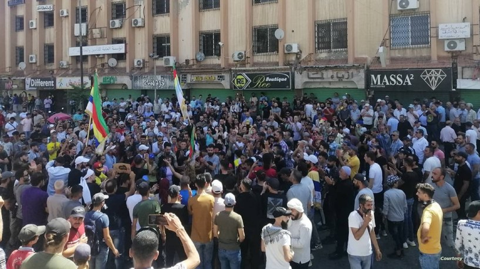 احتجاجات في محافظة السويداء مطالبة برحيل الأسد لليوم السادس على التوالي