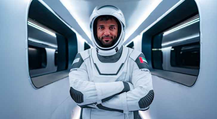 وصول رائد الفضاء الإماراتي سلطان النيادي إلى البلاد