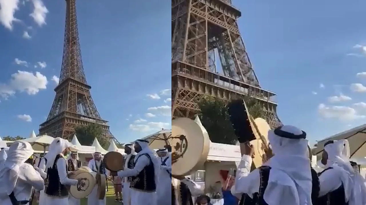 فرقة سعودية تؤدي رقصة العرضة أمام برج إيفل في باريس