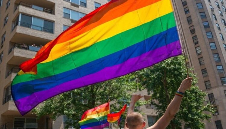 الرئيس الأمريكي السابق يشن هجوماً على التحول الجنسي .. "الله خلق النساء والرجال فقط"