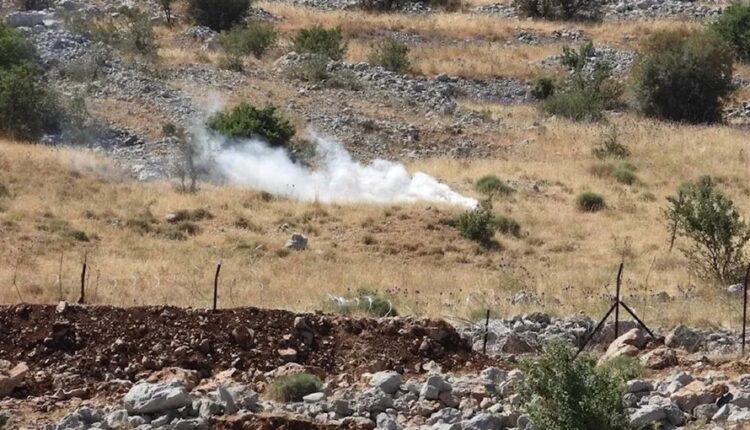 مناوشات بالقنابل الدخانية والمسيلة للدموع بين الجيش اللبناني والإسرائيلي