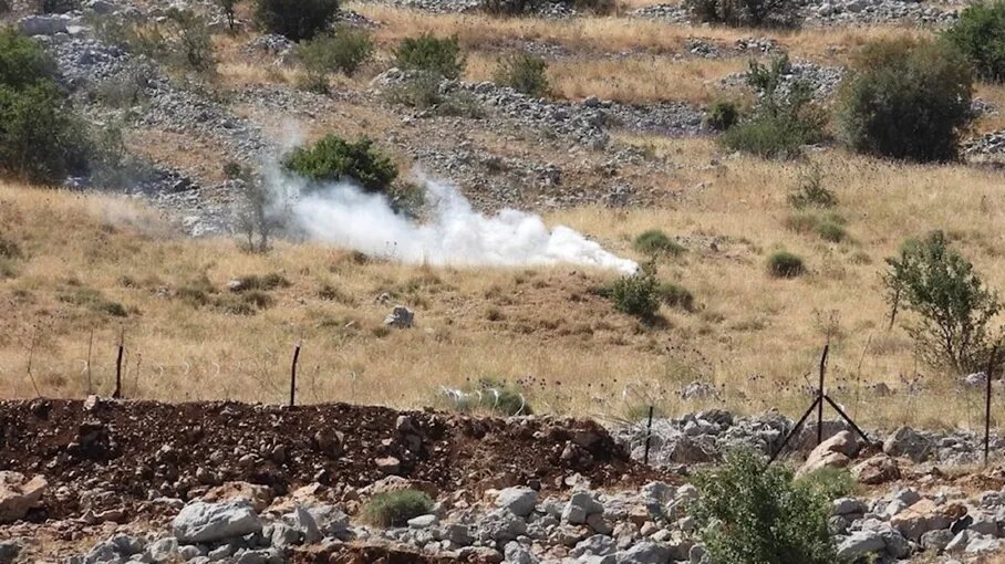مناوشات بالقنابل الدخانية والمسيلة للدموع بين الجيش اللبناني والإسرائيلي