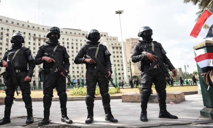 الداخلية المصرية تلقي القبض على مرتكبي جريمة قتل الدبلوماسي العماني على أراضيها