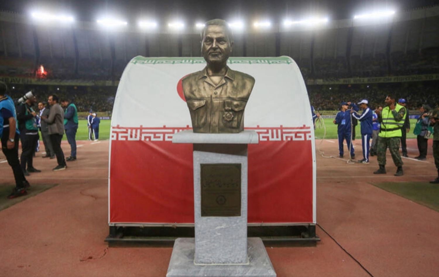 صورة وتمثال لقاسم سليماني في الملعب يتسبب بإلغاء مباراة بدوري أبطال آسيا
