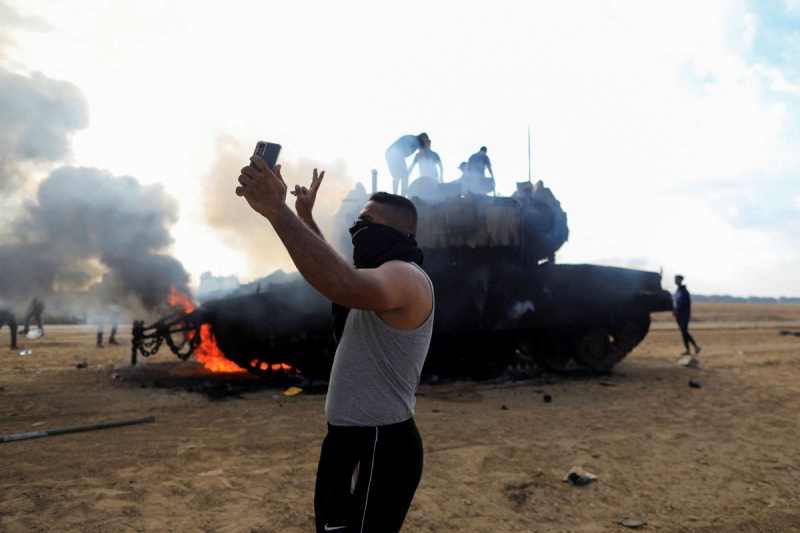 المقاومة الفلسطينية تشن هجوما واسع النطاق على مستوطنات غلاف غزة