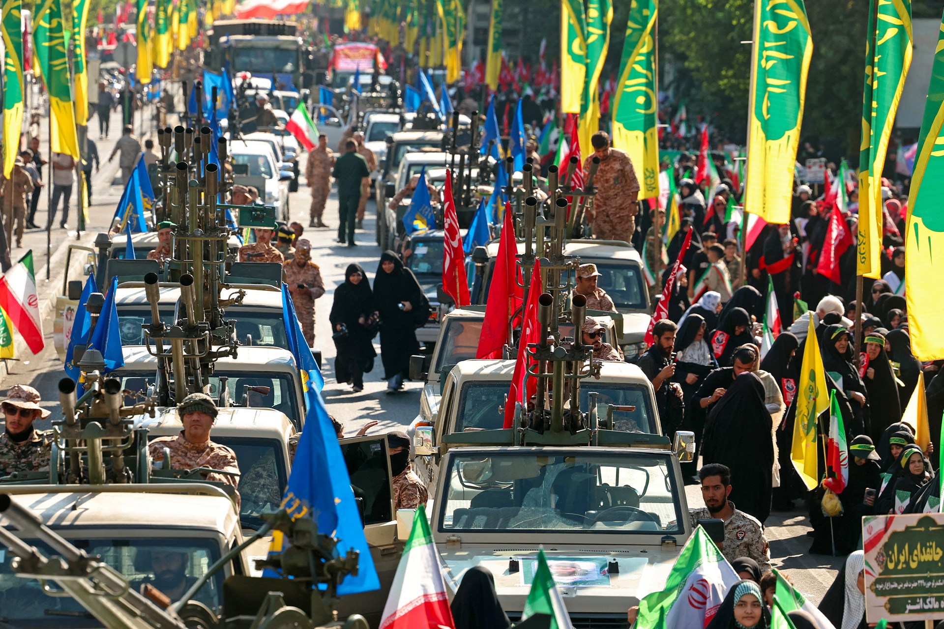 إيران تعلن 31 مليون متطوع في حملة مسلحة ردّاً على التهديدات