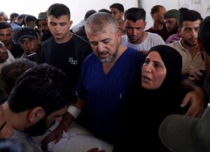 استشهاد 4 فلسطينيين في غزة بينهم نجل مدير الصحة