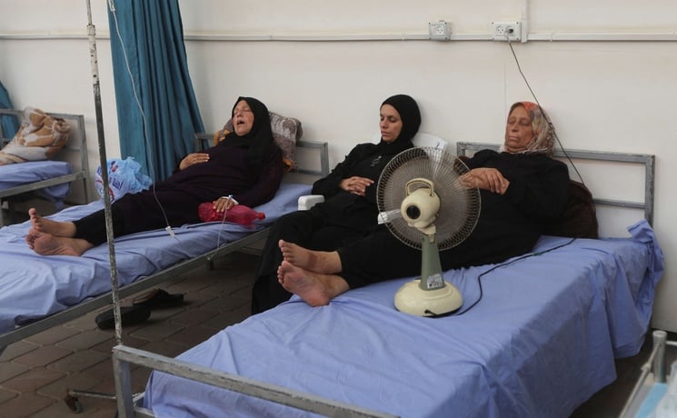 مدير الشفاء يحذر من وفاة مرضى غزة يوميا بسبب نقص الأدوية