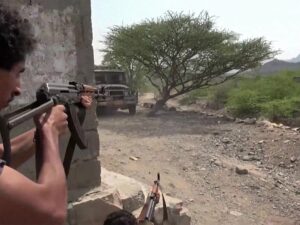 الحوثيون يضغطون على لحج ومأرب بعد سيطرتهم على الساحل الغربي