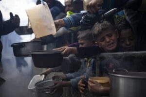 غزة: الاحتلال يحجب 65% من المساعدات الغذائية و90% من السكان عاجزون عن الشراء