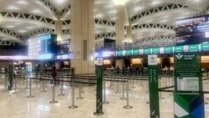 ترامد يدين هجوم الحوثيين على مطار الرياض ويؤكد عدم مقبوليته