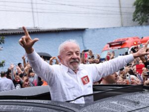 لولا يعيد انتخابه لرئاسة البرازيل وبولسونارو يطالب بإلغاء التصويت